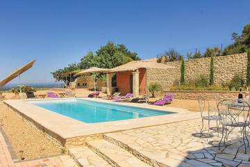 Gîte pour 10 personnes, avec jardin à Cairanne