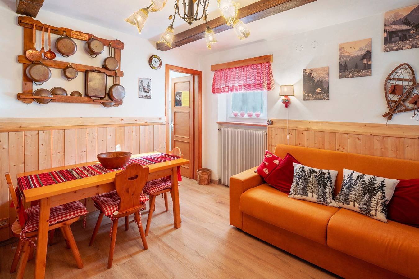 Ferienhaus 'Ciasa La Cate' mit Bergblick, privater Terrasse und Wlan in Bellamonte, Dolomiti Superski