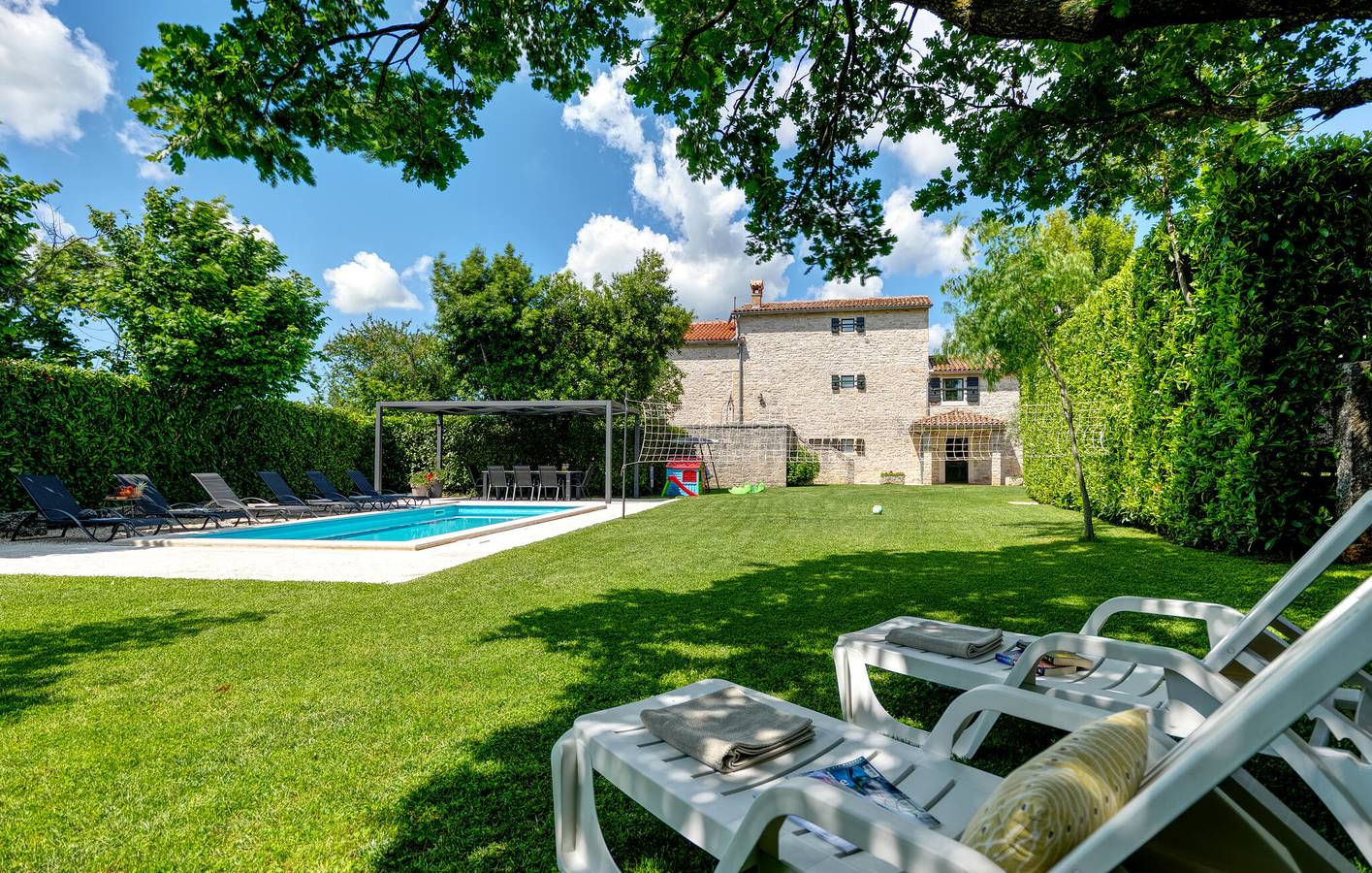 Gezellig appartement met 2 slaapkamers, zwembad en parkeerplaats, op 2 km van het centrum van Kanfanar in Centraal Istrië