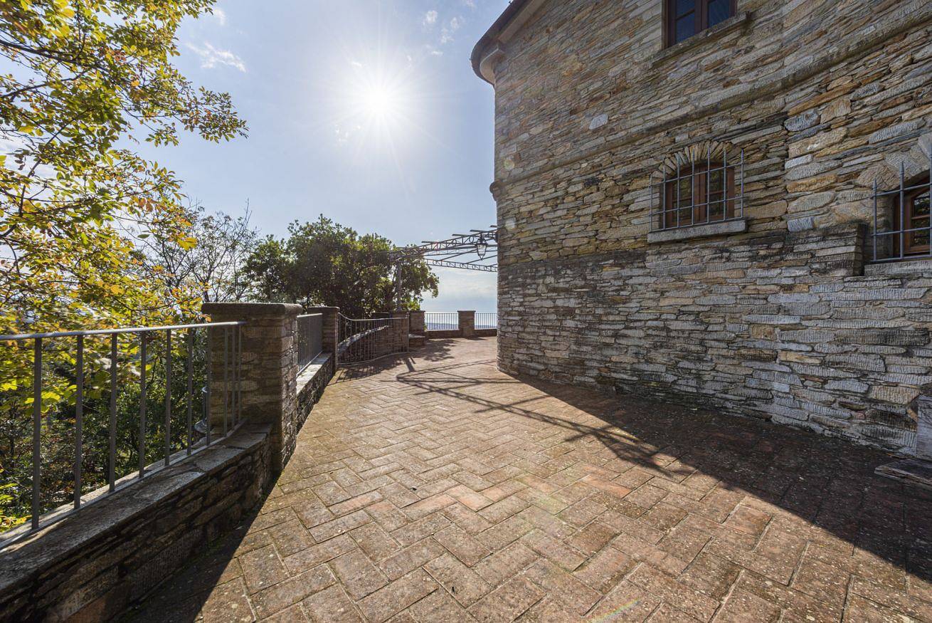 Villa Cà Di Negrè by Mmega  in Montignoso, Italienische Riviera