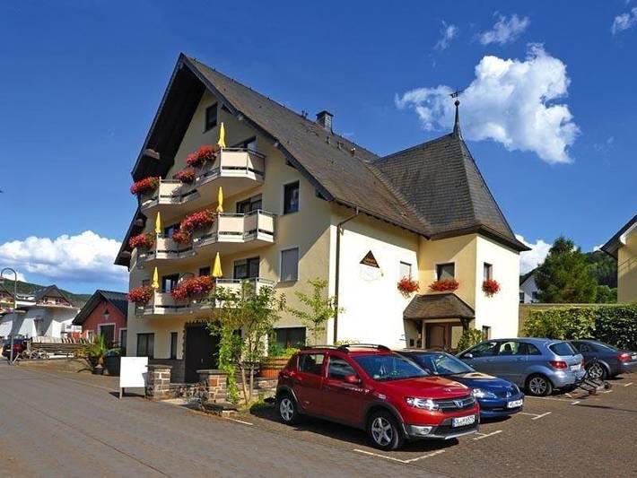Ferienwohnung für 3 Personen, mit Ausblick und Garten sowie Terrasse in Ernst