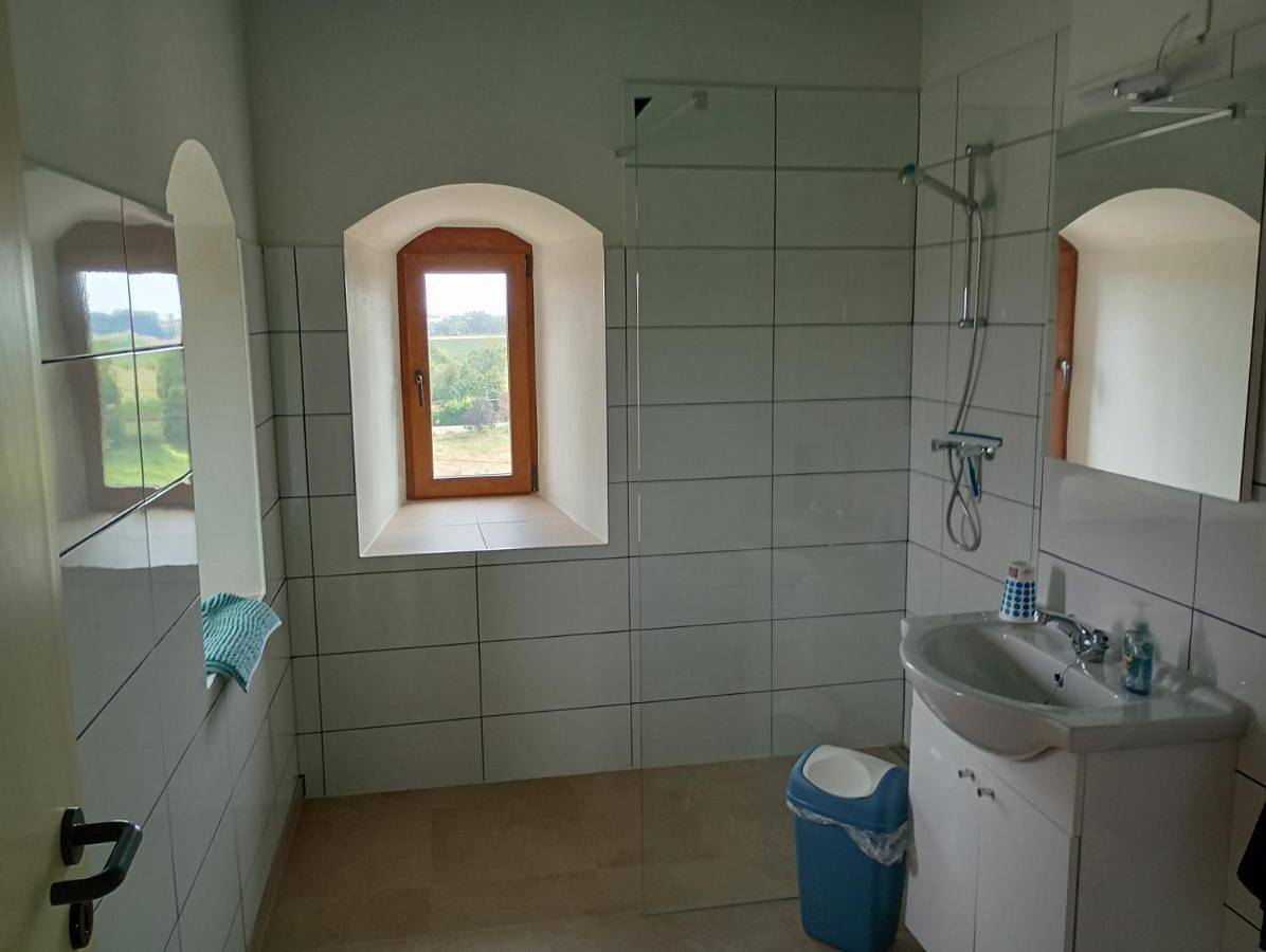 Double or Twin Room with Private Bathroom in Verlaine, Région de Liège