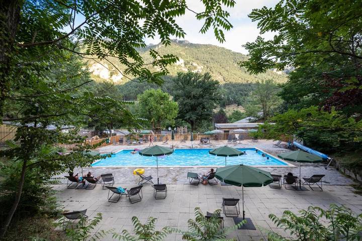 Camping pour 5 personnes, avec piscine et terrasse, animaux acceptés dans Lozère - 3