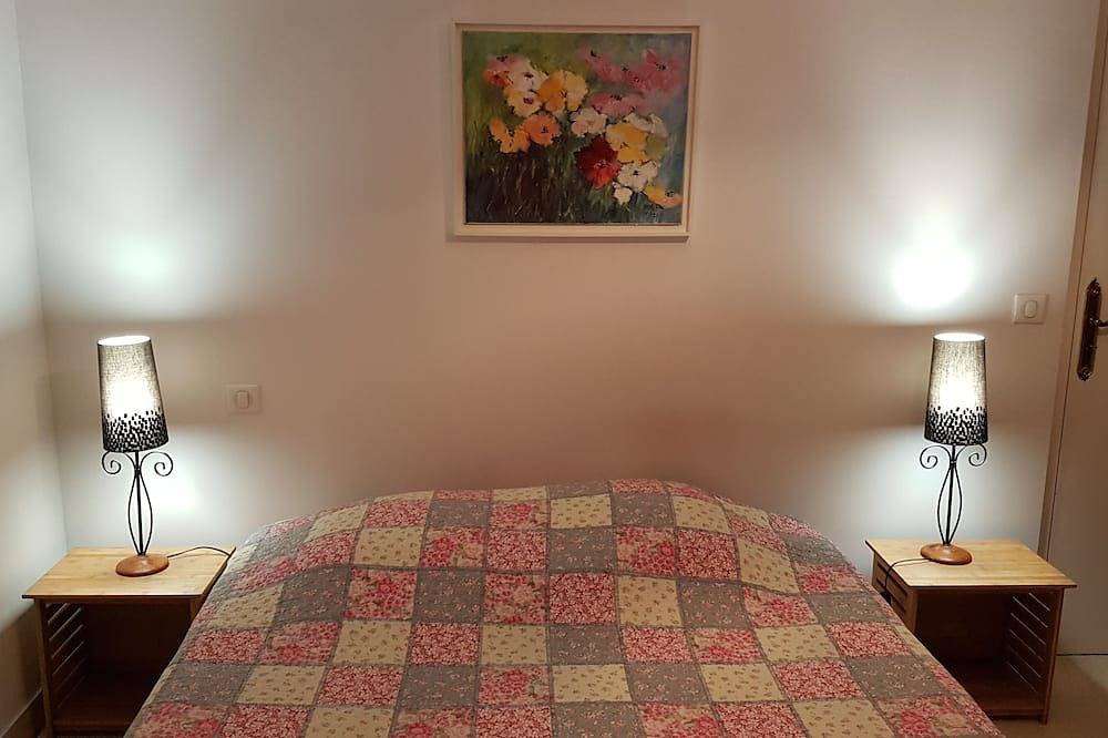 Hyper center, single storey with large quiet terrace on the ramparts. in Dinan, Dinan region