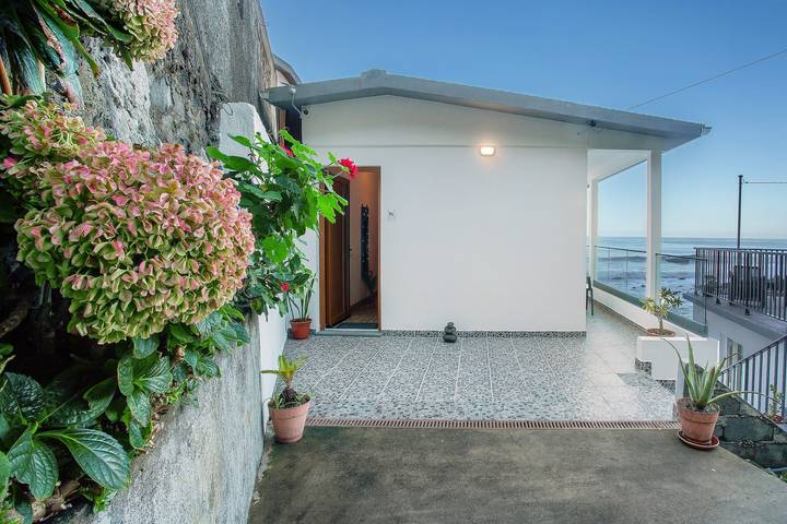 Entire apartment, Apartment 'Casa Dos Avos' with Sea View, Private Terrace and Wi-Fi in São Vicente (Madeira), Madeira