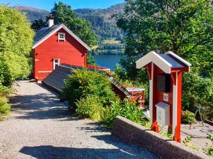 Ferienhaus für 8 Personen, mit Garten und Pool in Hordaland