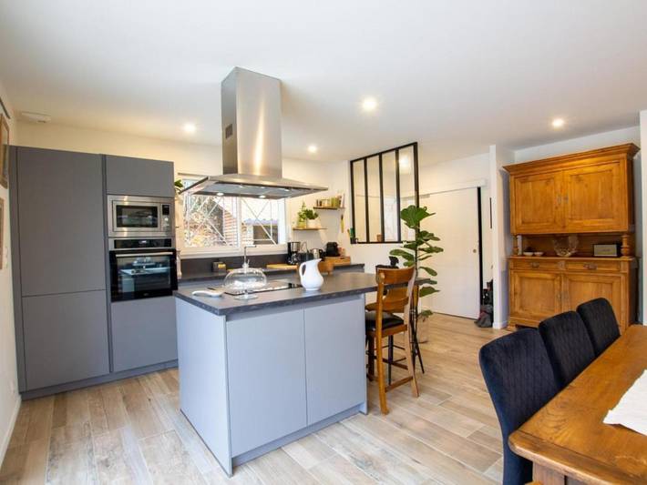 Location de vacances pour 6 personnes, avec piscine ainsi que jardin et terrasse à Château-l'Évêque - 2