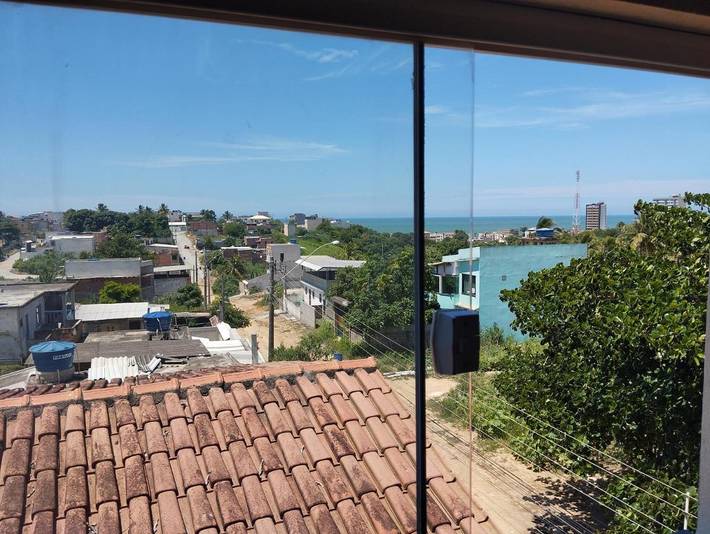 Casas e apartamentos de temporada para 4 pessoas, com vista e balcão em Marataízes