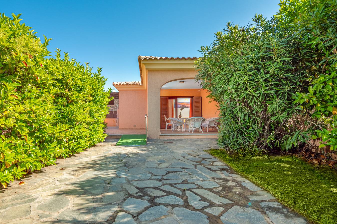 Maison "Villetta Bifamiliare 2", avec Wi-Fi, climatisation, terrasse et jardin. in San Teodoro, Olbia-Tempio