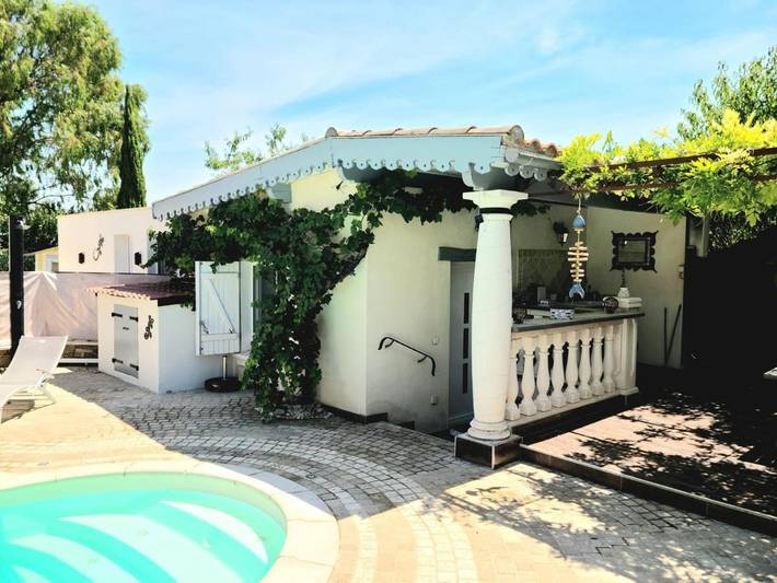 Location de vacances pour 4 personnes, avec vue ainsi que piscine et jardin à Puimisson - 2