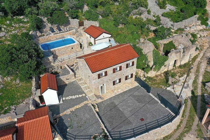 Villa für 6 Personen, mit Pool - 1