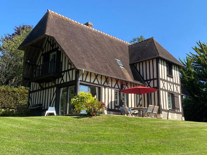 Location de vacances pour 11 personnes, avec Terrasse et Jardin ainsi que Piscine et Vue à Gonneville-sur-Mer