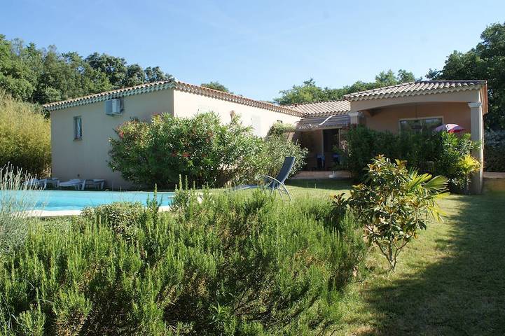 Location de vacances pour 8 personnes, avec jardin et terrasse à La Capelle-et-Masmolène