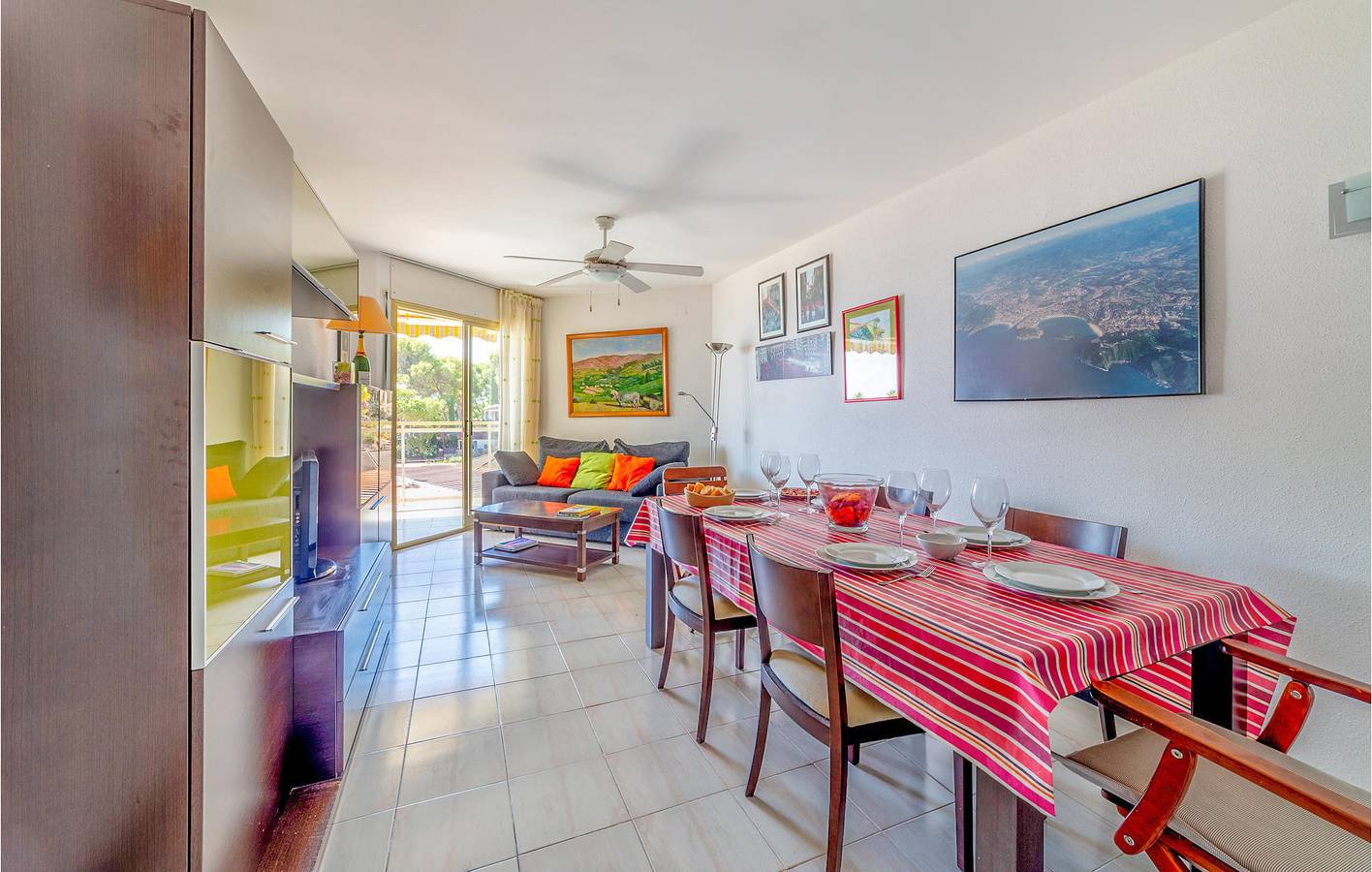 Appartement de vacances entier, Appartement avec vue sur la mer, avec piscine et parking. in Miami Platja, Costa Dorada
