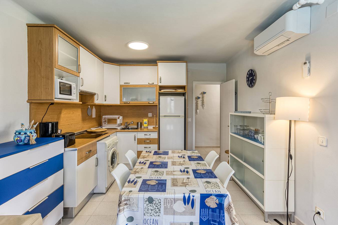 Apartamento entero, Apartamento 'Fondo' con vistas a la montaña, piscina compartida y aire acondicionado in Cala Montgo, La Escala