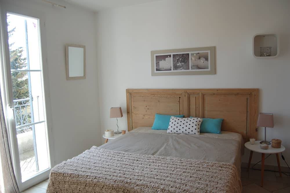 Villa in the countryside with swimming pool near Aix en Provence in Gardanne, Aix-en-Provence region