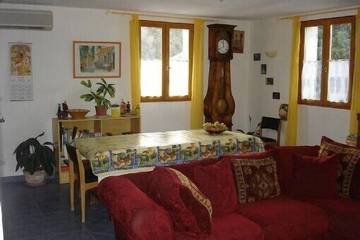 Location de vacances pour 4 personnes, avec jardin à Alleins