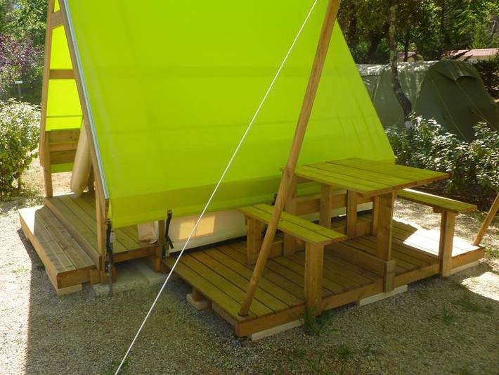 Camping le Relais de la Bresque - Canvas and wooden tent 2 persons - 9m² canvas and wood Randonneur tent - 2 beds in Sillans-la-Cascade, Brignoles region