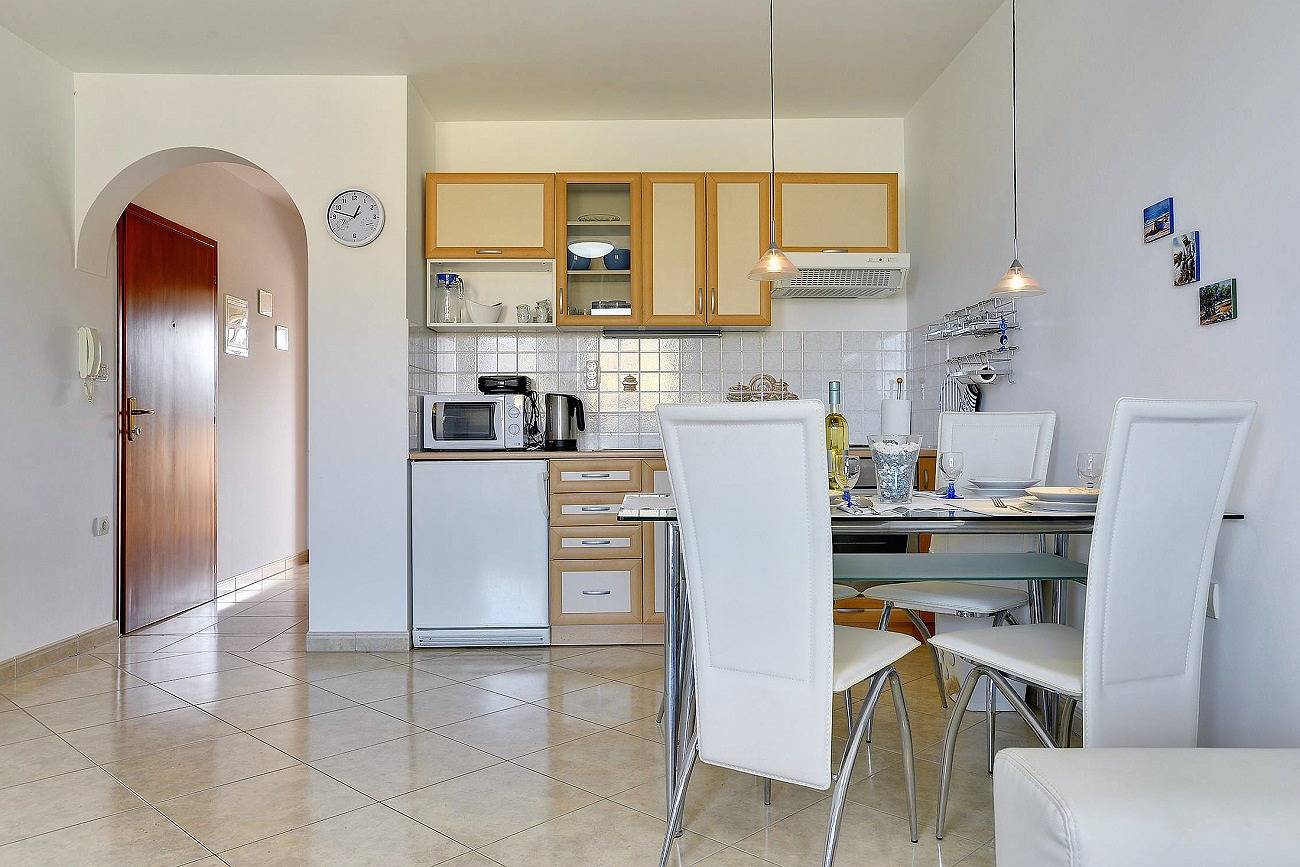 Appartement entier, Appartement de vacances pour 4 personnes avec balcon in Pula-Medulin, Ližnjan