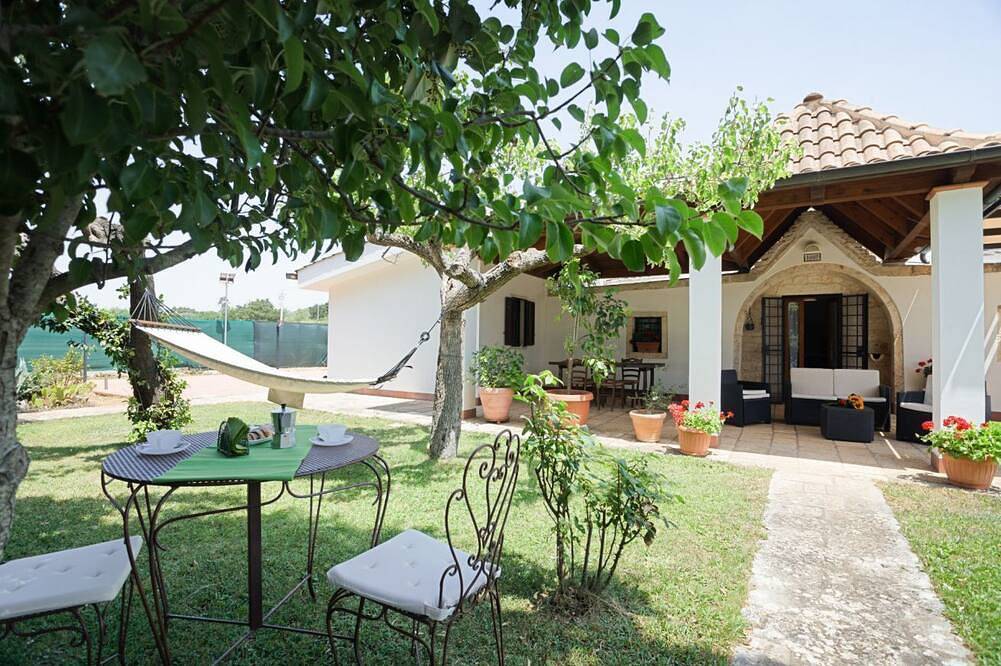 Trulli La Ghianda con Giardino e Parcheggio! x4 in Noci, Region de Bari