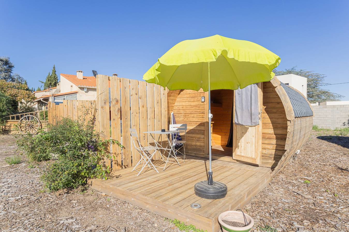 Apartamento “Barrel Violet” con vistas a la montaña, Wi-Fi y aire acondicionado in La Côte Vermeille, Saint-André