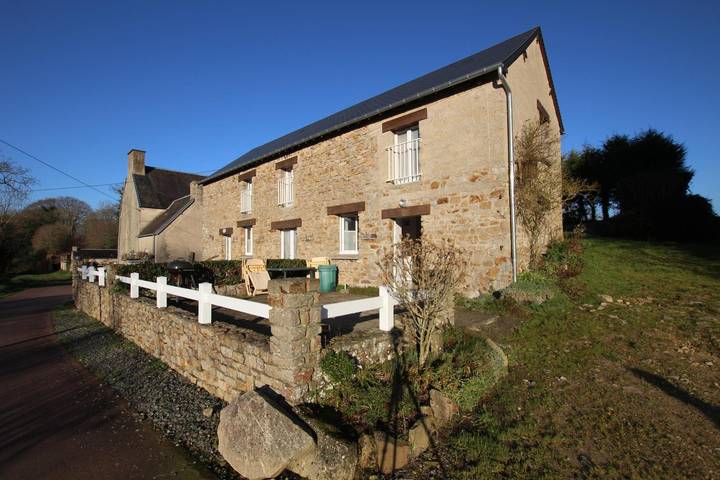 Gîte pour 4 personnes, avec jardin à Angoville-sur-Ay