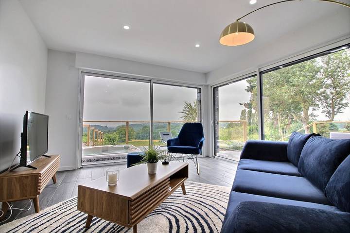 Gîte pour 6 personnes, avec Jacuzzi et Terrasse ainsi que Jardin et Vue à Binic