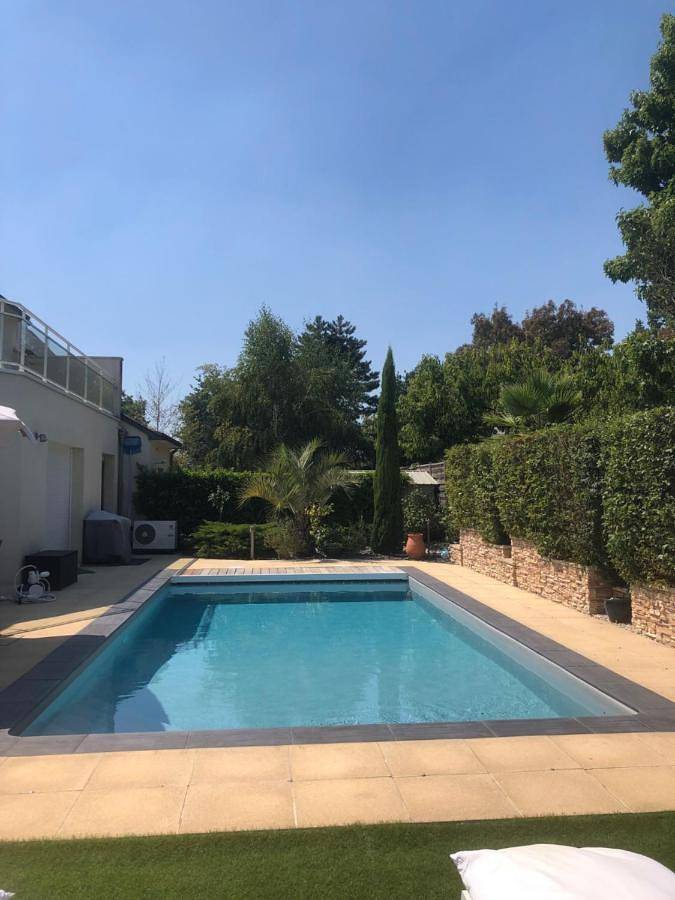 Chambre d’hôte pour 2 personnes, avec Balcon et Terrasse ainsi que Jardin et Piscine