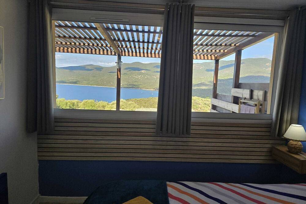 Magnifique T2 + terrasse vue mer panoramique dans résidence*** avec piscine in Serra-di-Ferro, Region de Ajaccio