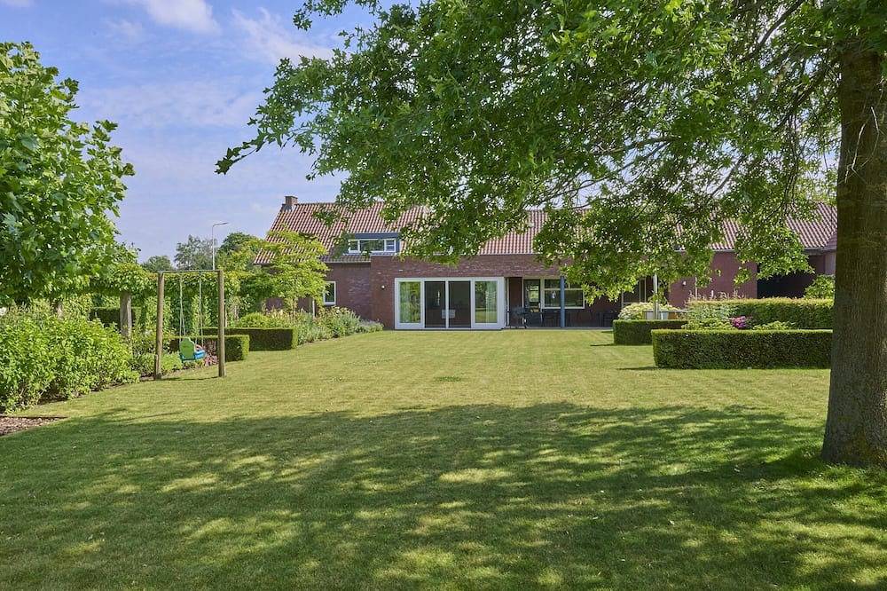 Freistehendes Haus mit großem Garten und Hot Tub in Nederweert, Nationalpark De Groote Peel