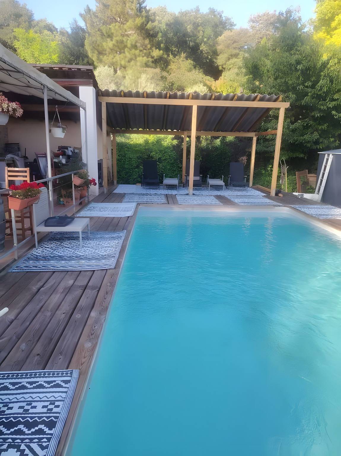 Maison de vacances « Maison Avec Piscine » avec vue montagne, piscine privée et Wi-Fi in Ansouis, Parc naturel régional du Luberon