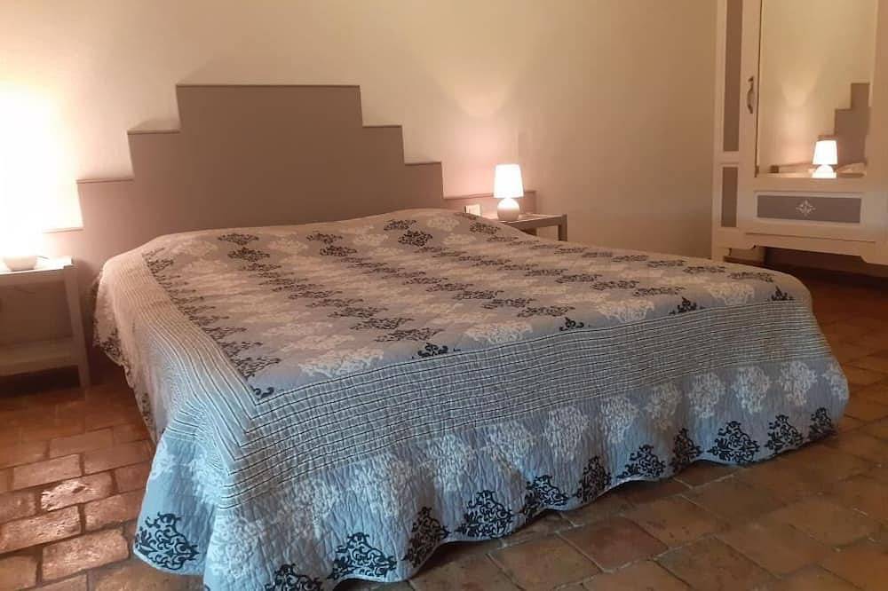 Gîte *** la Fenière 70m², 4 pers, 2 chambres, nature, charme, piscine chauffée in Joyeuse, Ardèche