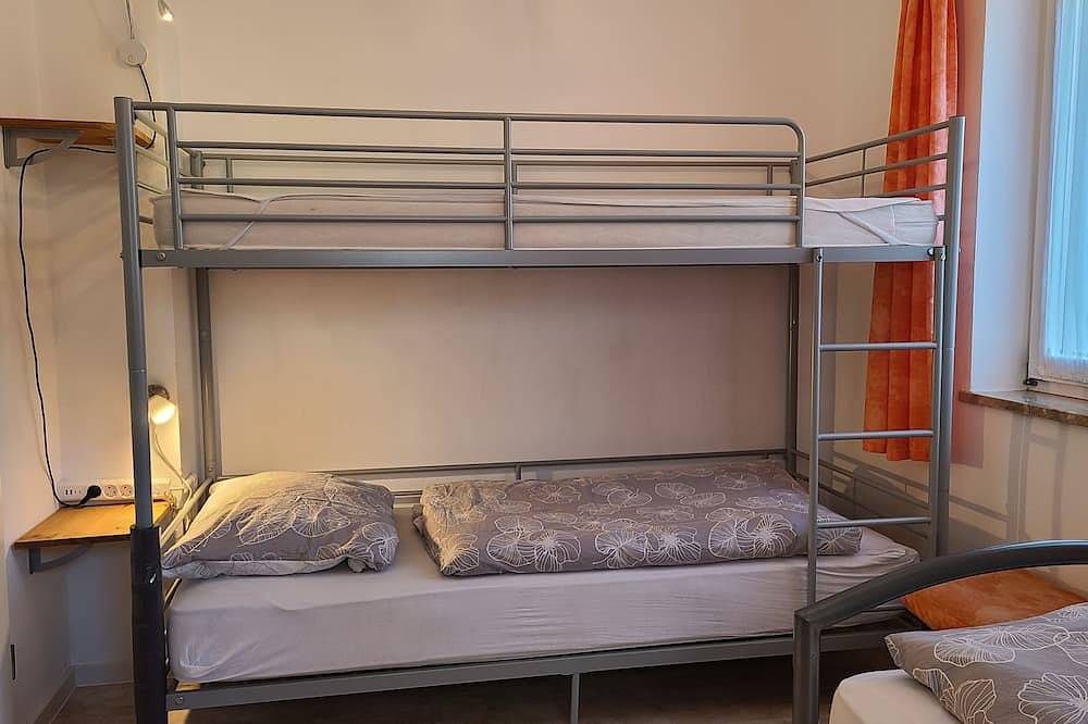 Entire apartment, Ideal for families: guest apartment in the south of Leipzig for up to 5 people in Neuseenland