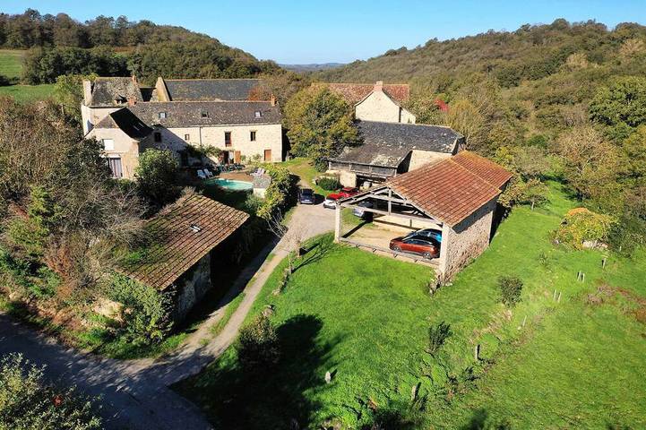 Location de vacances pour 24 personnes, avec Terrasse ainsi que Jardin et Piscine à Sanvensa
