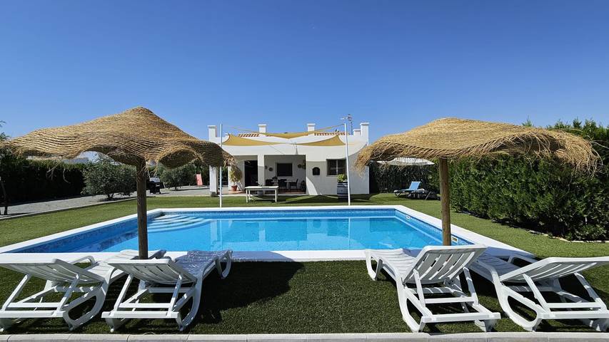 Casa rural para 5 personas, con jardín, Se admiten mascotas en Marchena - 2