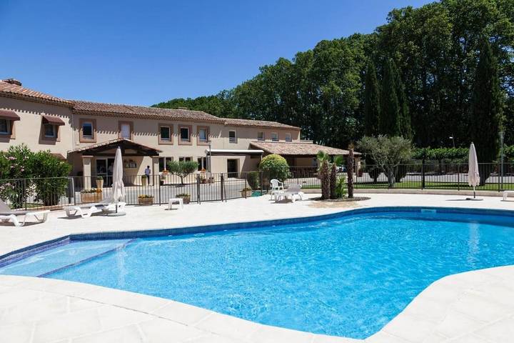 Hotel para 3 personas, con jardín y piscina, Se admiten mascotas - 1