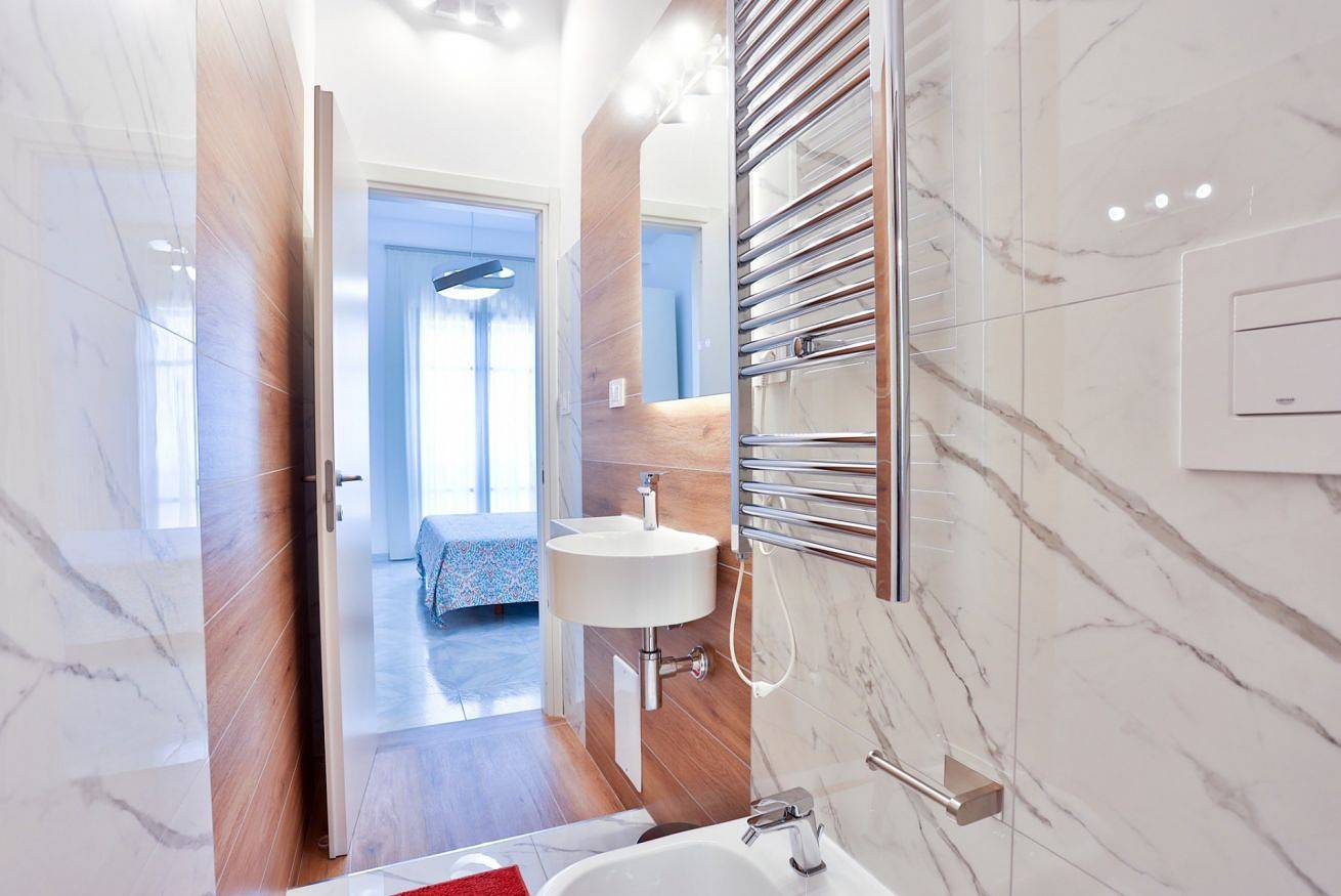 Entire apartment, Guesthost - Amalfi Room - Salerno in Salerno, Tyrrhenian Coast Campania