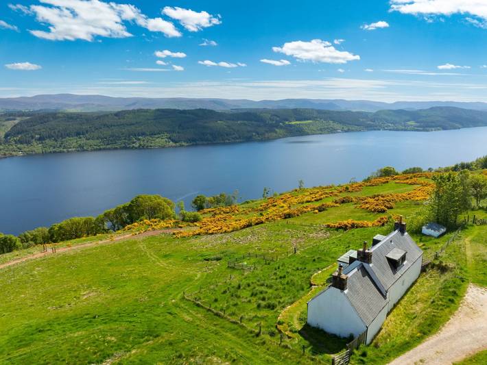Holiday rental for 5 people, with garden and view as well as lake view in Loch Ness