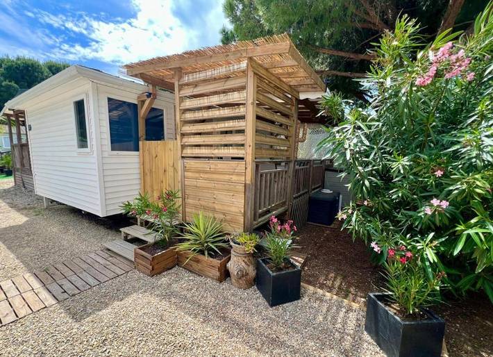 Camping pour 6 personnes, avec terrasse et piscine, animaux acceptés au Grau-d'Agde