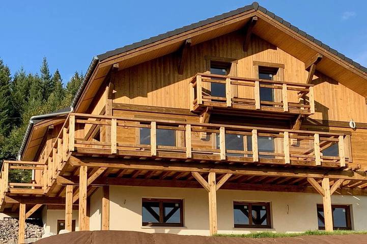 Chalet pour 15 personnes, avec balcon et sauna ainsi que jacuzzi et jardin à Gérardmer