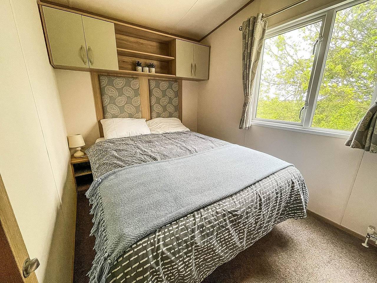 Caravansleeps6-Hottub-Garden-Waterwonderland in Tattershall, Lincolnshire