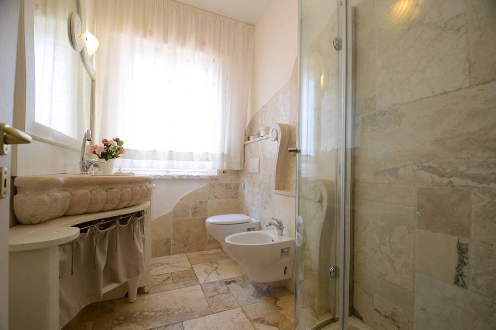 Entire apartment, Le Finestre - One Bedroom Apartment, Sleeps 5 in Marina di Castagneto Carducci, Etruscan Coast