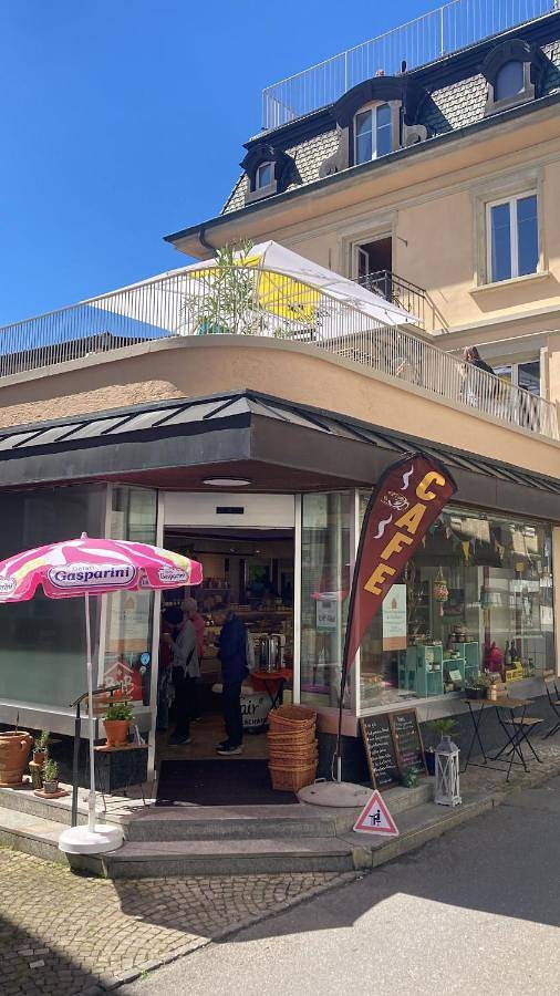 Location de vacances pour 2 personnes, avec vue sur le lac ainsi que vue et terrasse, animaux acceptés à Gersau