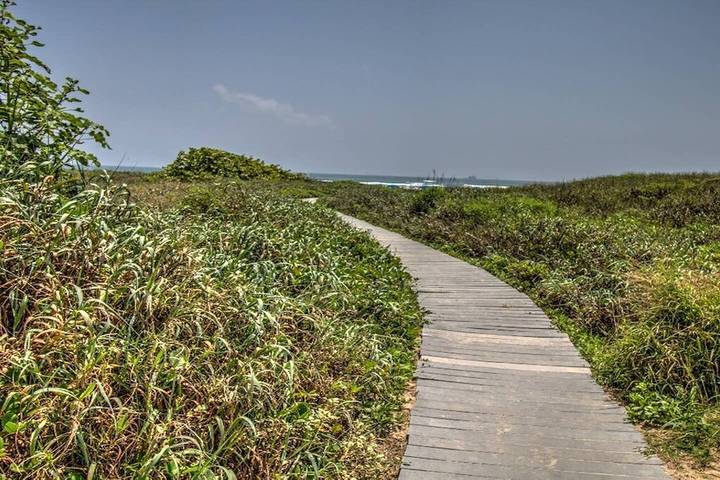 Beach rental for 8 people, with pool and hot tub as well as balcony in Padre Island