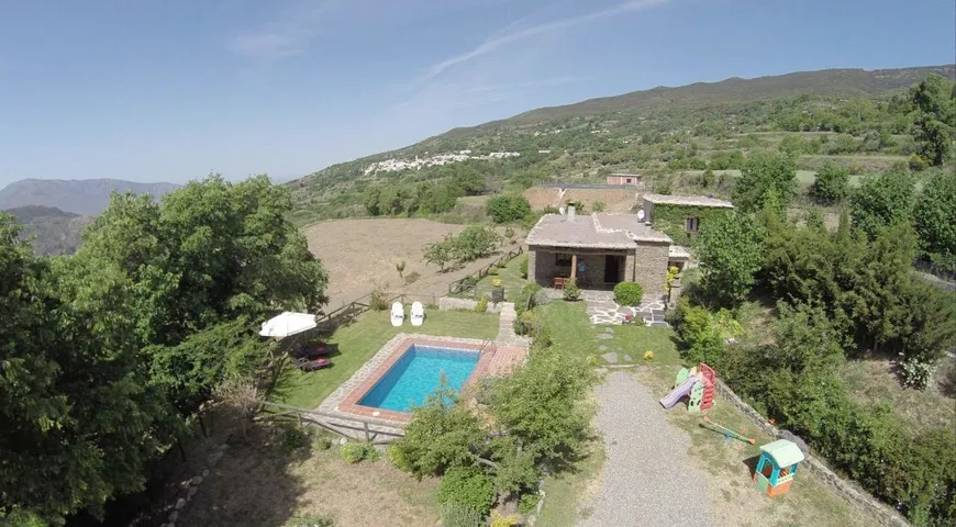 Ferienhaus für 6 Personen, mit Ausblick und Pool sowie Garten - 1