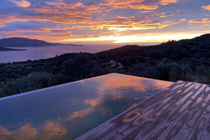 Villa pour 10 personnes, avec terrasse ainsi que jacuzzi et jardin à Olmeto