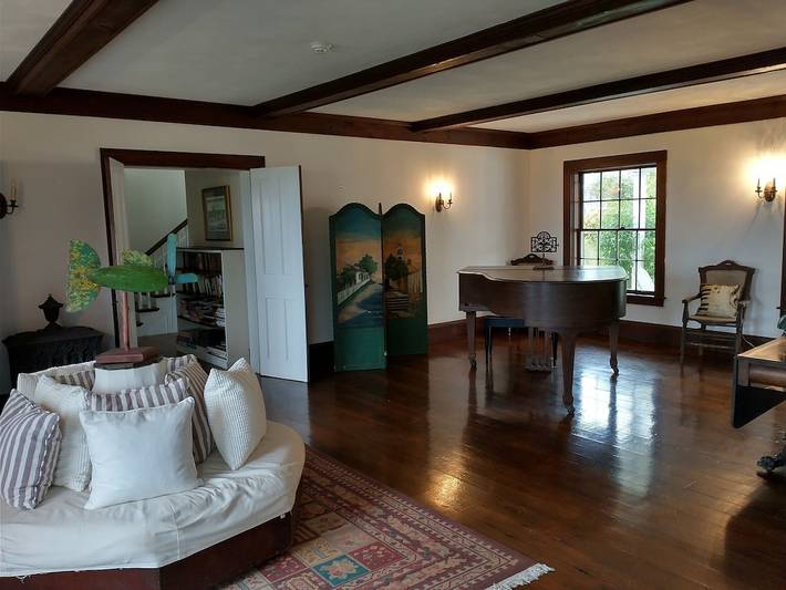 Vacation rental for 16 people, with terrace and yard in Nantucket Island