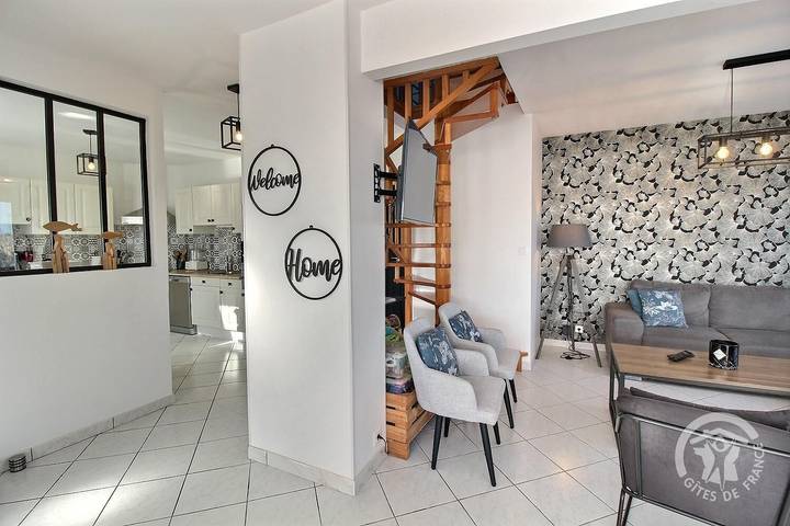 Gîte pour 8 personnes, avec terrasse et jardin dans Plage de Tournemine - 3