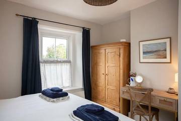 Log Cabin for 4 People in Bath, The Cotswolds, Photo 4