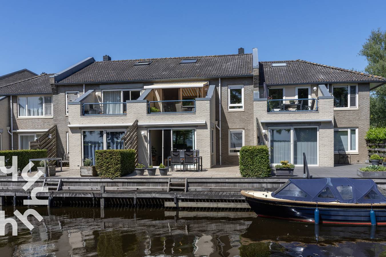 Geheel appartement, Mooi en ruim 4 persoons appartement nabij Giethoorn aan het water met eigen aanlegplaats in Nationaal Park Weerribben-Wieden